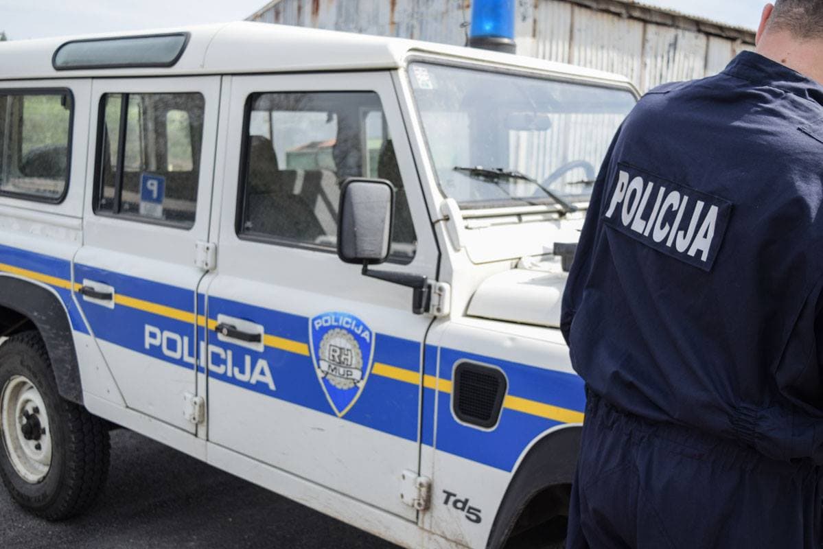 Muškarac kod Skradina prijetio starijoj susjedi, žena bila u strahu za život svoje obitelji
