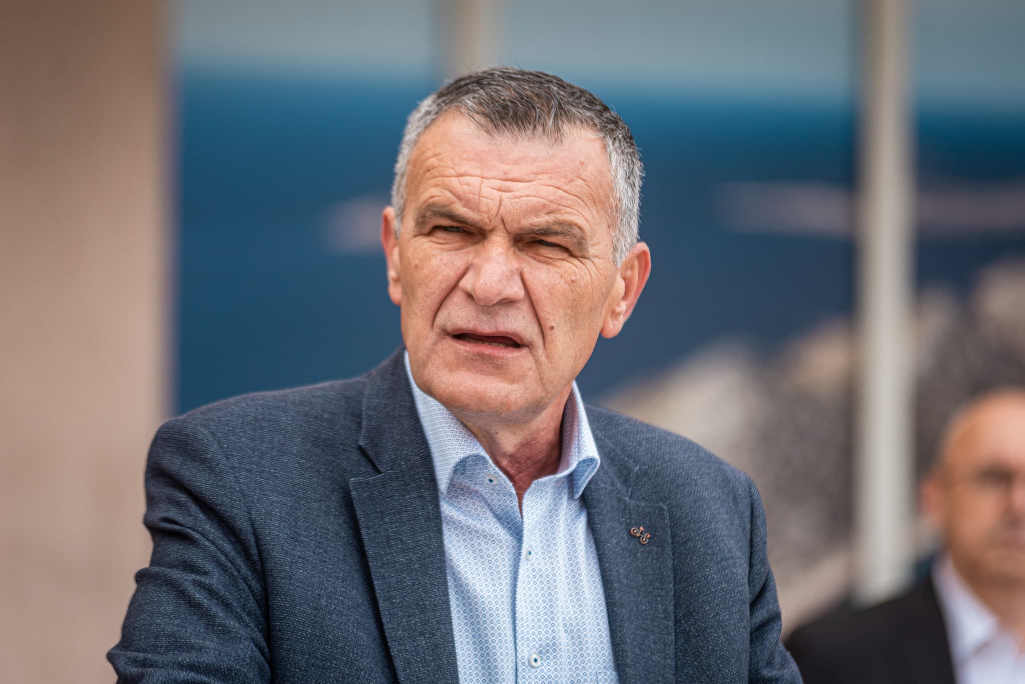 Dujić ne ide na posao biciklom kao Tomašević: Objasnio nam je značenje modnog dodatka koji nosi na sakou