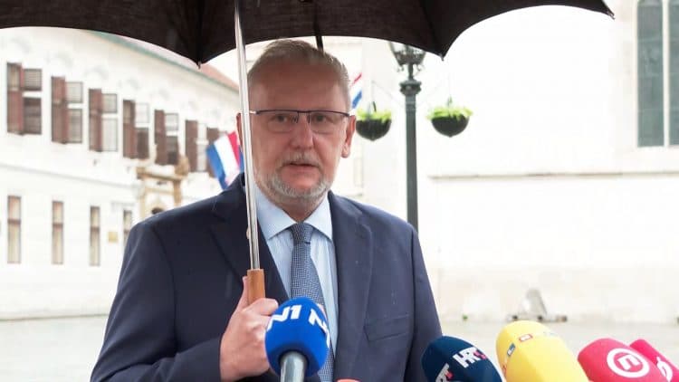 Božinović: Na okupljanjima 100 osoba, otvaranje unutarnjih prostora restorana, duže radno vrijeme kafića 