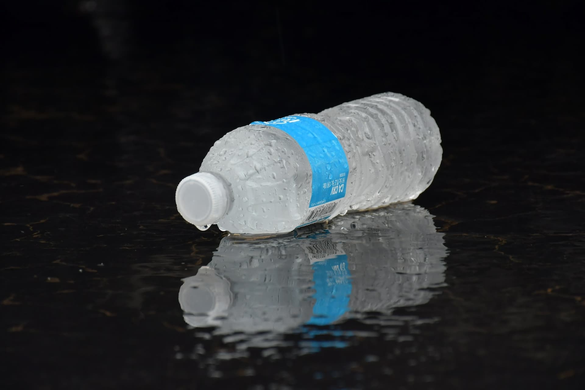 Prestanite piti iz plastičnih boca, pogotovo ljeti