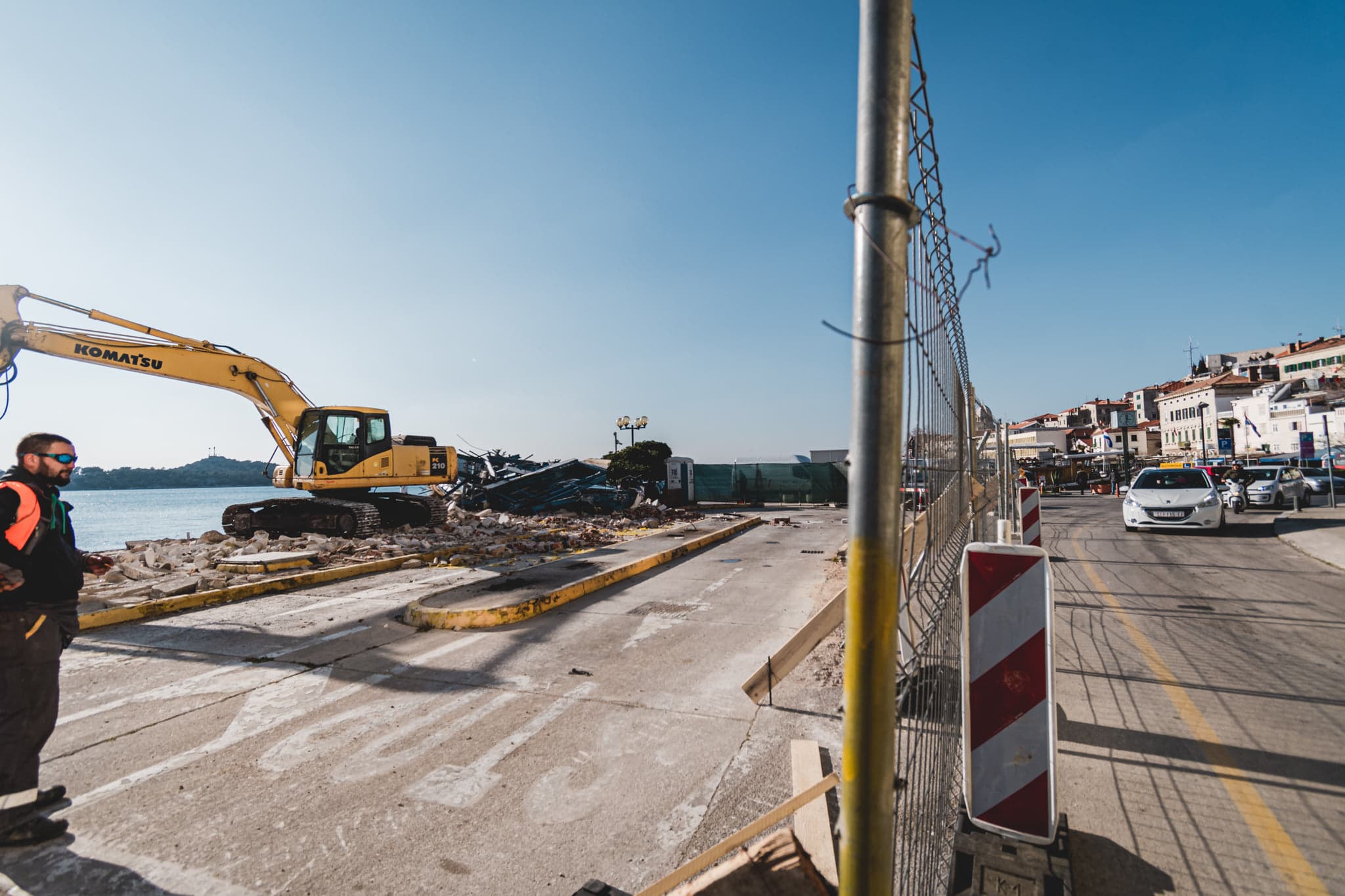 Dio rive u petak zatvoren za promet zbog asfaltiranja ceste uz benzinsku pumpu