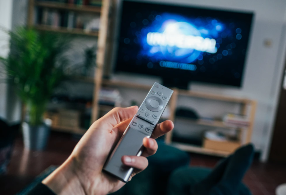 Evo što trebate napraviti ako gledate televiziju prije spavanja 