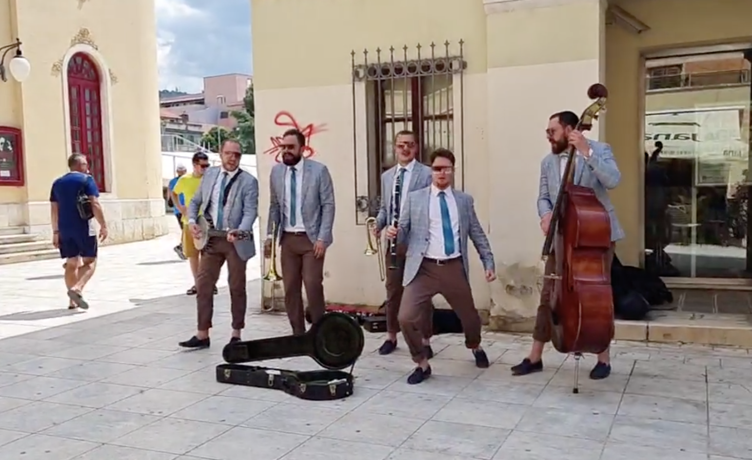 Spektakularni Scifidelity Orchestra oduševio Šibenčane i turiste ispred kazališta