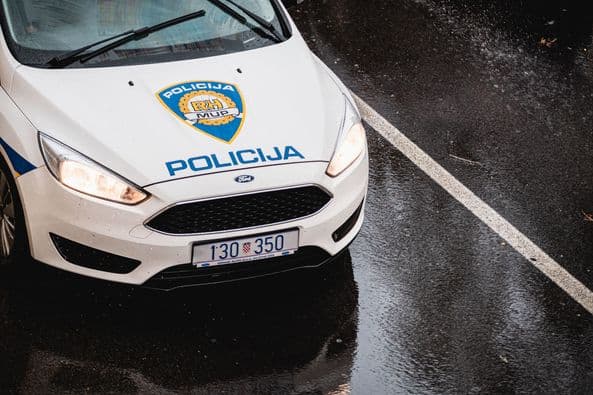 Vodice: Oduzeo prednost Nijemcu na motociklu, suvozačica Talijanka ozlijeđena