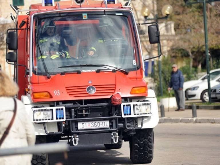 Planuo požar kod Knina: Na intervenciji devet vatrogasaca i dva vozila 