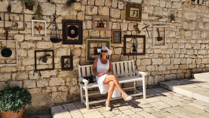 Šibenik dobio novi 'foto spot': Klupa ispod okvira na Gorici sigurno će preplaviti društvene mreže!