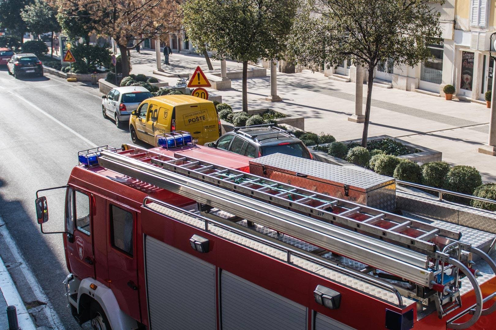 Vatrogasci jučer imali četiri intervencije: Gasili tri požara otvorenog prostora u Drinovcima, Šibeniku i Čistoj Maloj 