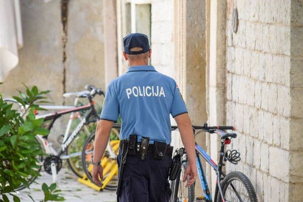 Pokradeni novčanici, bicikle, mobiteli, nakit: Lopovi za vikend 'operirali' po Murteru, Vodicama, Šibeniku... 