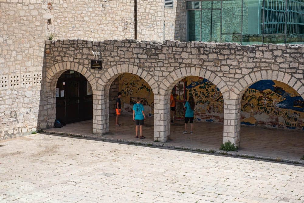 U gradskoj blagajni 383 tisuće kuna za radne bilježnice i marendu osnovaca iz siromašnijih obitelji