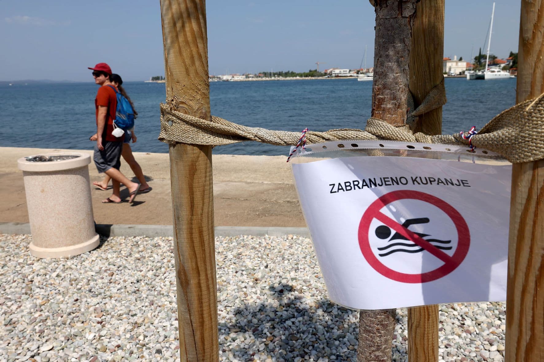 More kod Novog Vinodolskog toliko je krcato opasnom bakterijom da je kupanje strogo zabranjeno