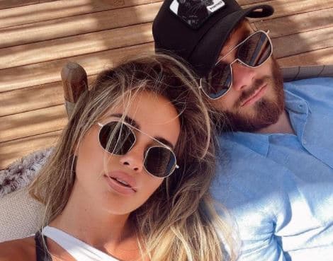 Adriana i Duje Ćaleta-Car podijelili prvu fotografiju sinčića: 'Ovako to završava. Moja obitelj'