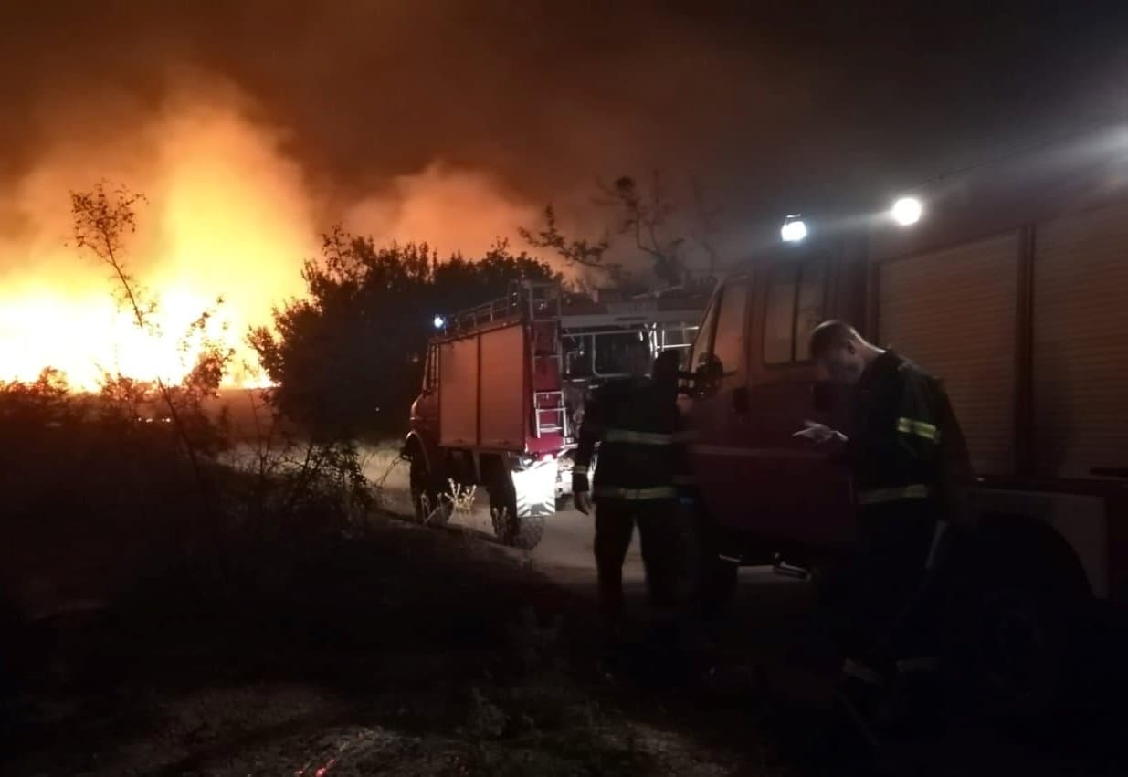 Sinoć planulo na području Laškovice: Vatrogasci požar gasili do kasno u noć 