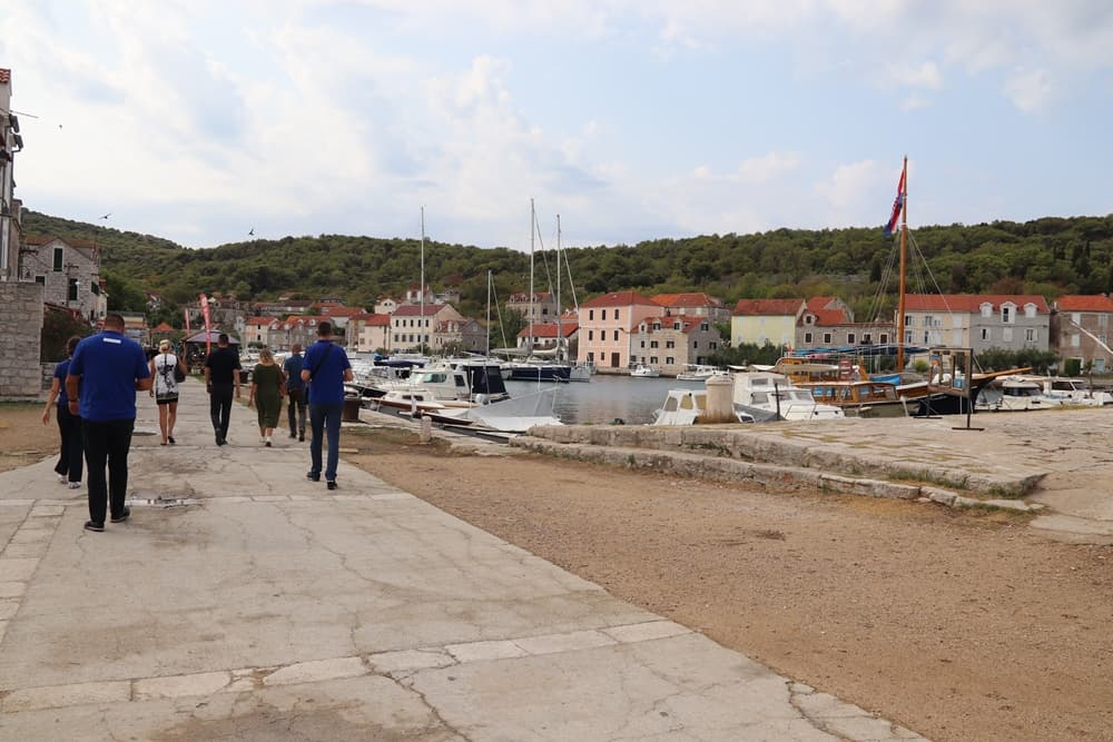 Grad traži izvođača radova za adaptaciju TZ-a na Zlarinu: Ponude se mogu dostaviti do 1. rujna 
