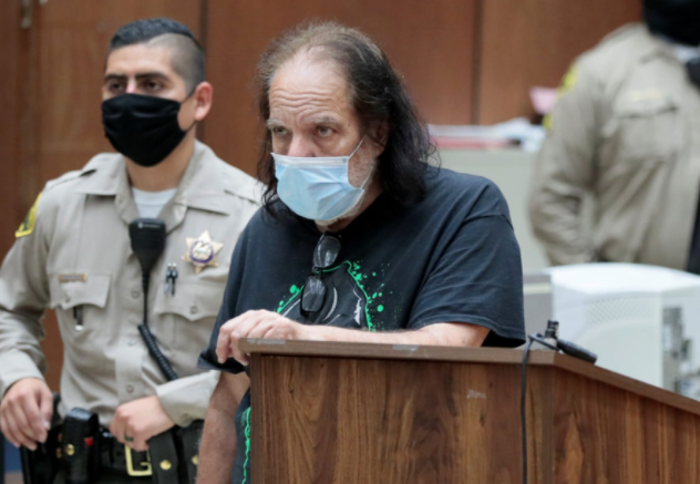 Porno zvijezda Ron Jeremy optužen u Los Angelesu po više od 30 optužbi 