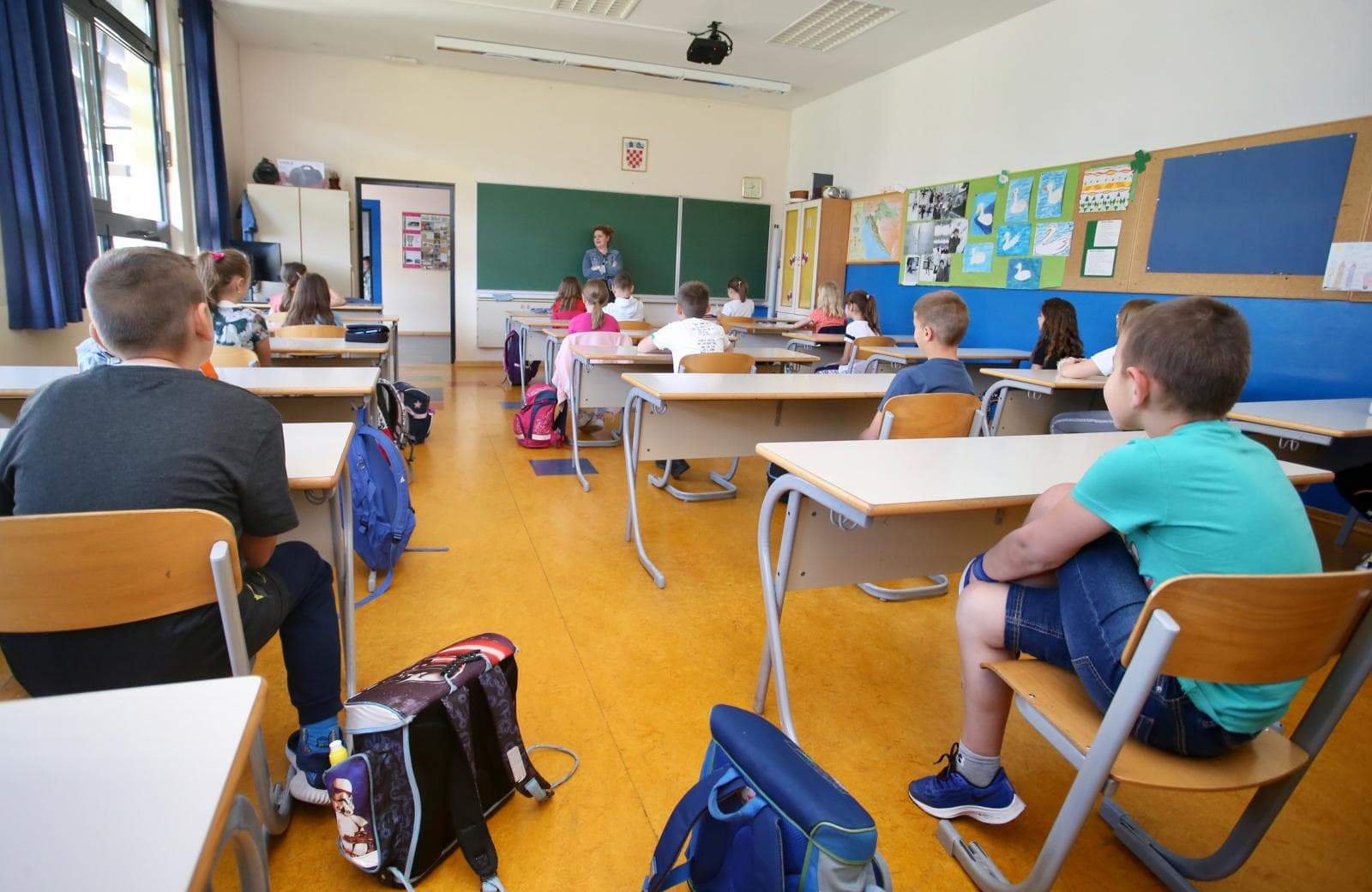 Evo koliko, unatoč besplatnim udžbenicima, iznose izdaci za školarce 