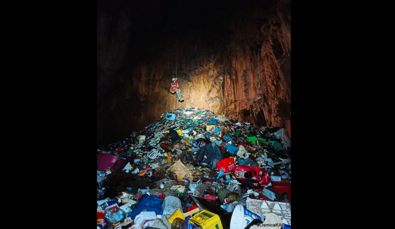 Ovako izgledaju jame u Dalmaciji: Lijekovi, ambalaža, granate, leševi, a sve završi u vodi koju pijemo
