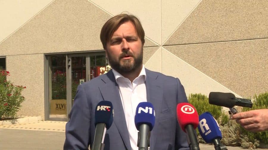 Ministar Ćorić o ukidanju minusa: Banke moraju građanima ostaviti dovoljno vremena 
