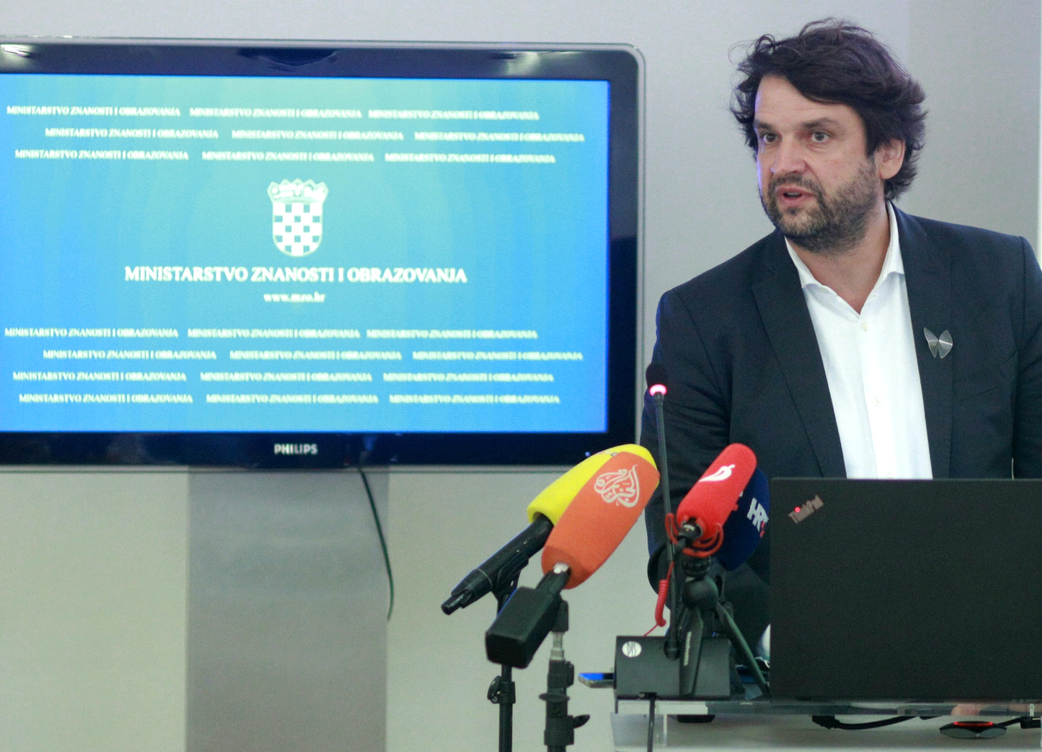 'Treba političare nogom u jaja', kaže Jokić o obrazovnoj reformi!