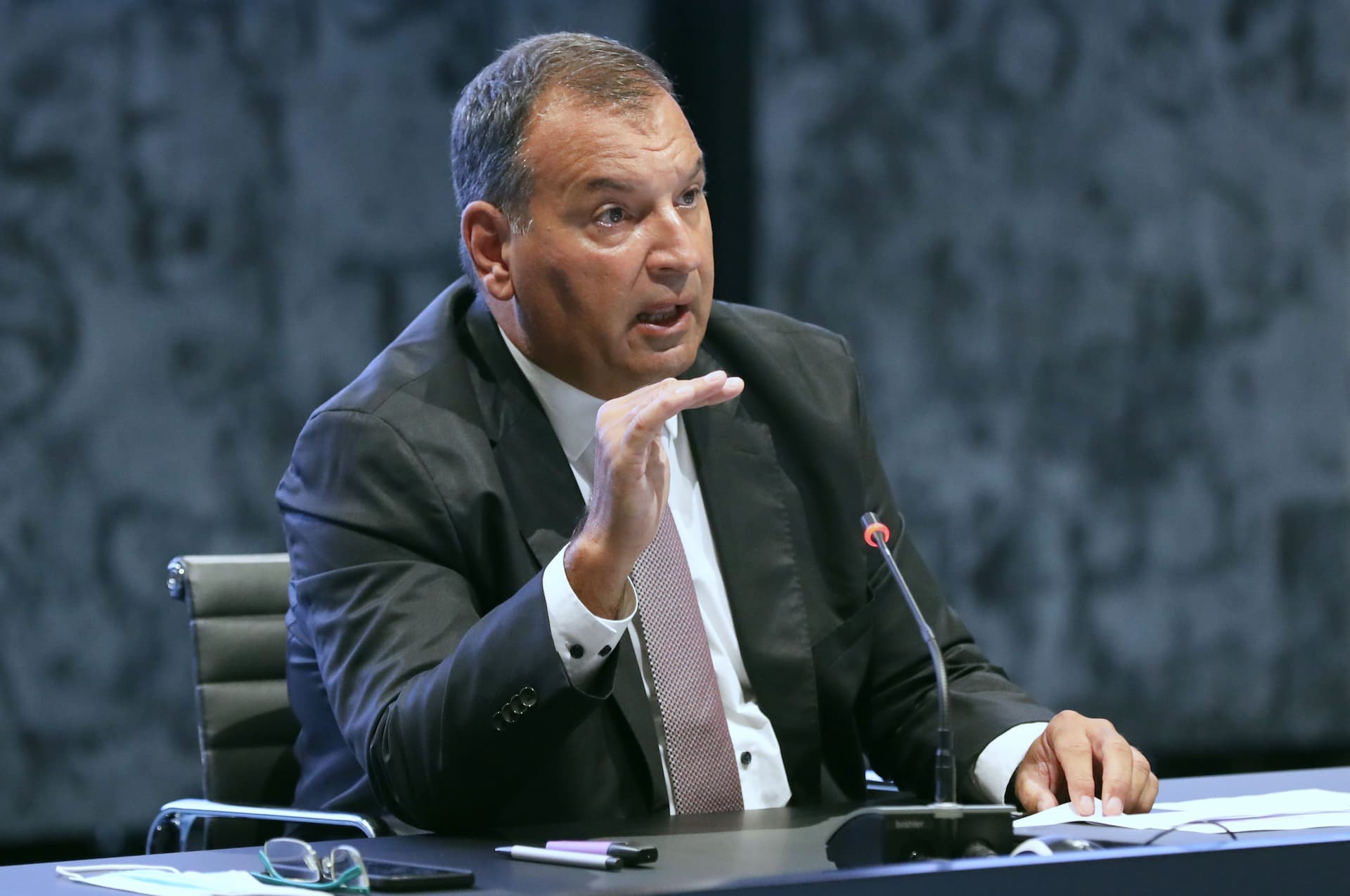 Vili Beroš: 'Od 117 ljudi koji su bili na respiratoru u zadnjih deset tjedana, 110 ih se nije cijepilo' 