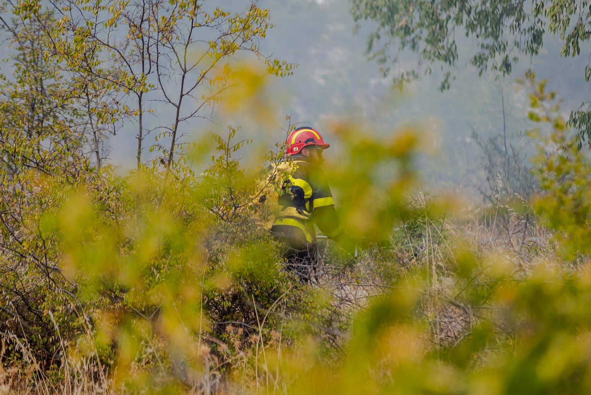Nema predaha za vatrogasce: Jučer gasili požare na šest mjesta u zaleđu županije   