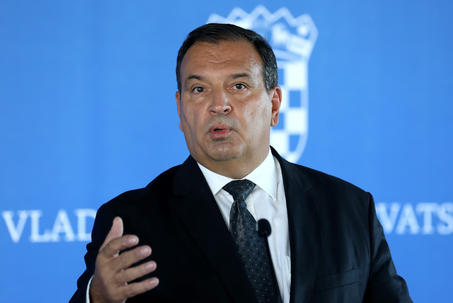 Beroš: 'Tko se ne želi cijepiti niti testirati, neće moći na posao'