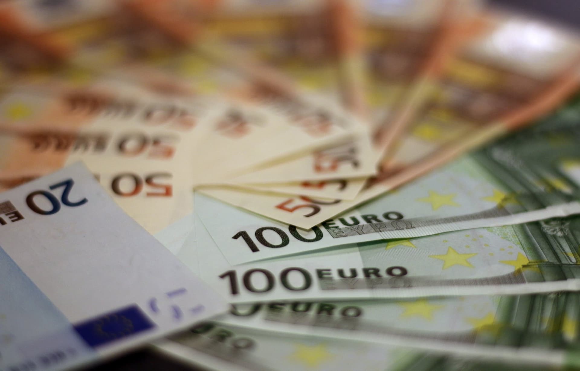Loše vrijeme za kredite: Hrvatsku očekuje rast kamata, ekonomist objašnjava što se događa s novcem