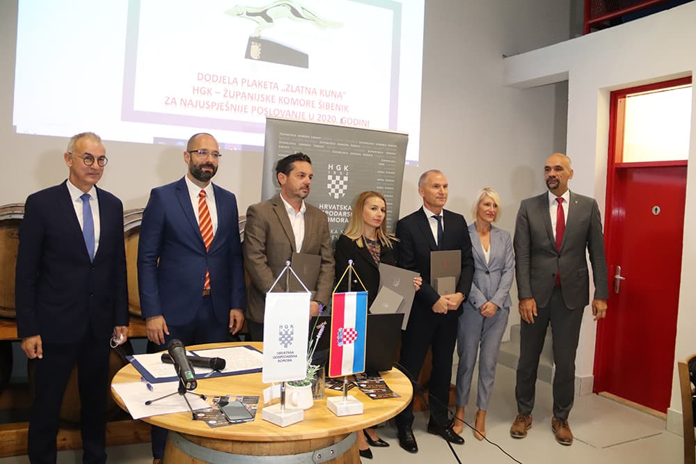Zlatna kuna Županijske komore Šibenik za 2020. godinu pripala Capaxu, Jolly Autolineu i Djelu