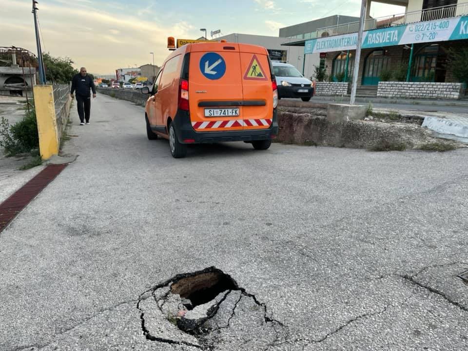 Vozači, pripazite kad vozite po Crnici: Otvorila se velika rupa u asfaltu
