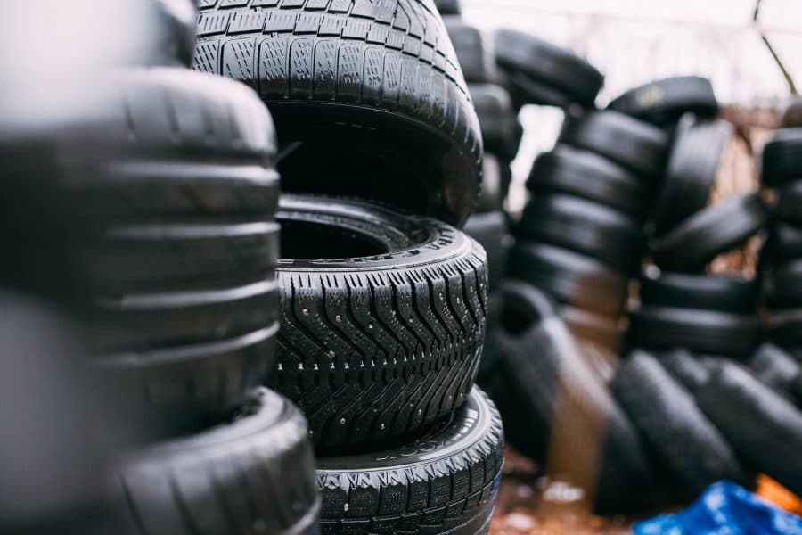 Sve prednosti i mane univerzalnih guma za automobil 