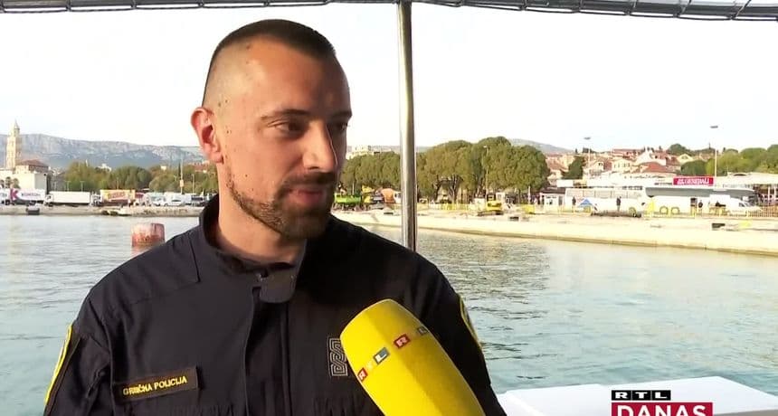 Policajac koji je spasio dupina zapetljanog u konop: Bio je miran kao da je znao da ga spašavamo
