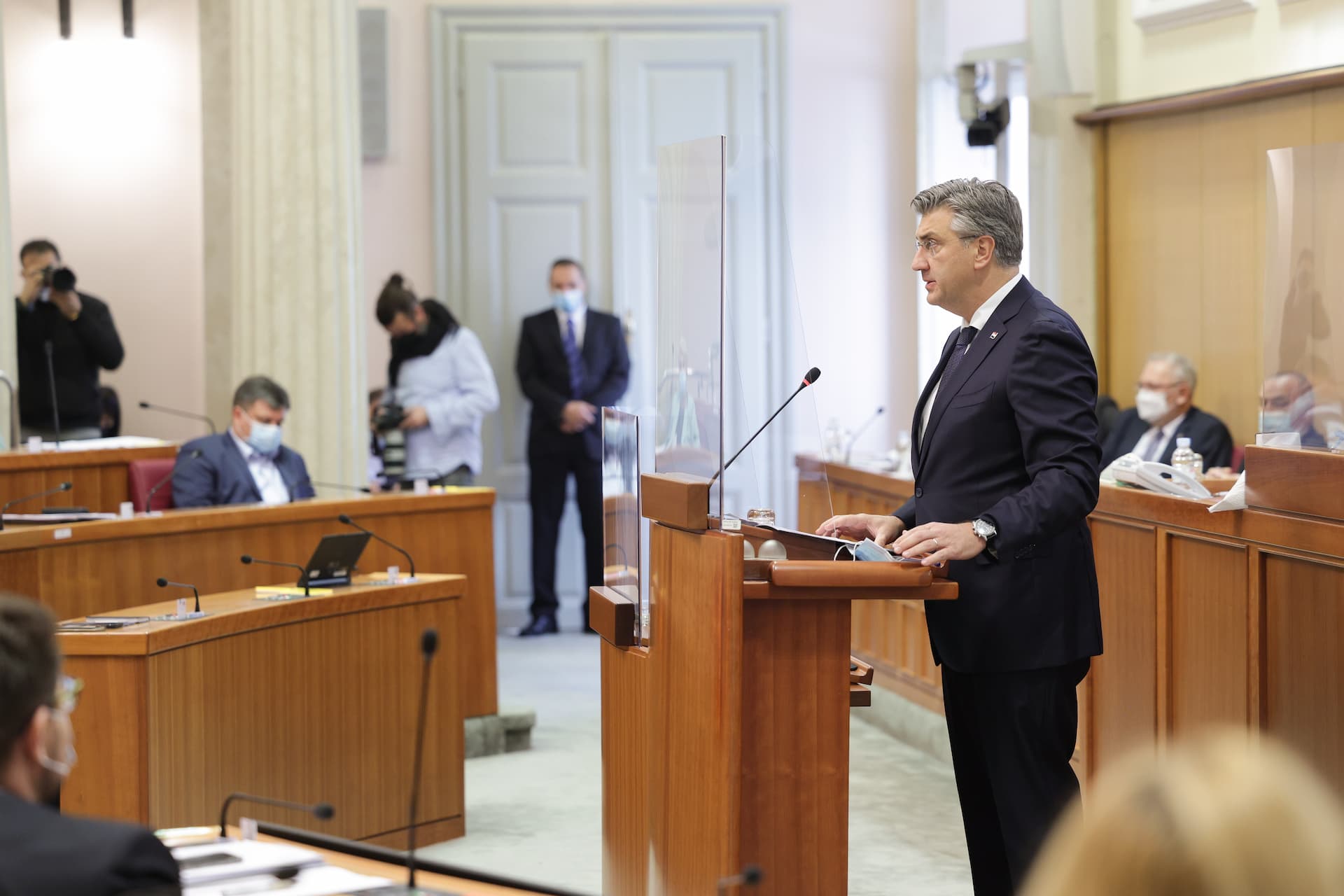 Plenković: Roditeljske naknade povećat će se sa 5.654 na 7.500 kuna 