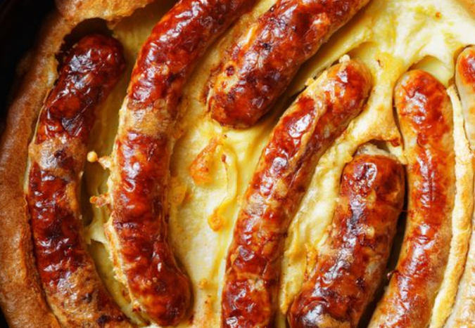 Neodoljivo fino i jednostavno: Recept za kobasice pečene u tijestu za palačinke 