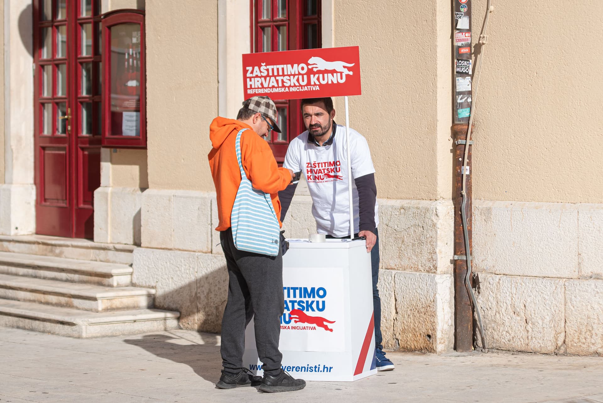 Zastupnik Suverenista: Prikupili smo 157 tisuća potpisa za referendum o uvođenju eura 