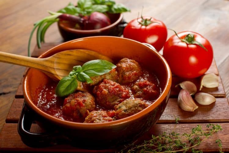 Ćufte od mesa i riže u umaku od rajčice taman za nedjeljni ručak