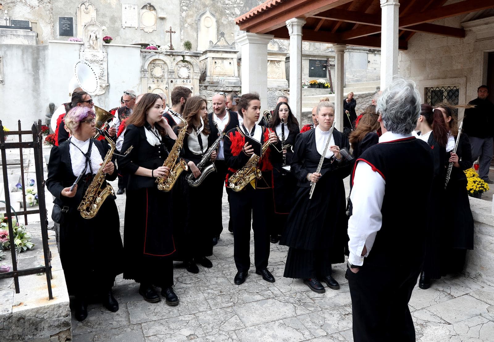 Glazbari na sv.Ani preminulim sugrađanima odali počast!