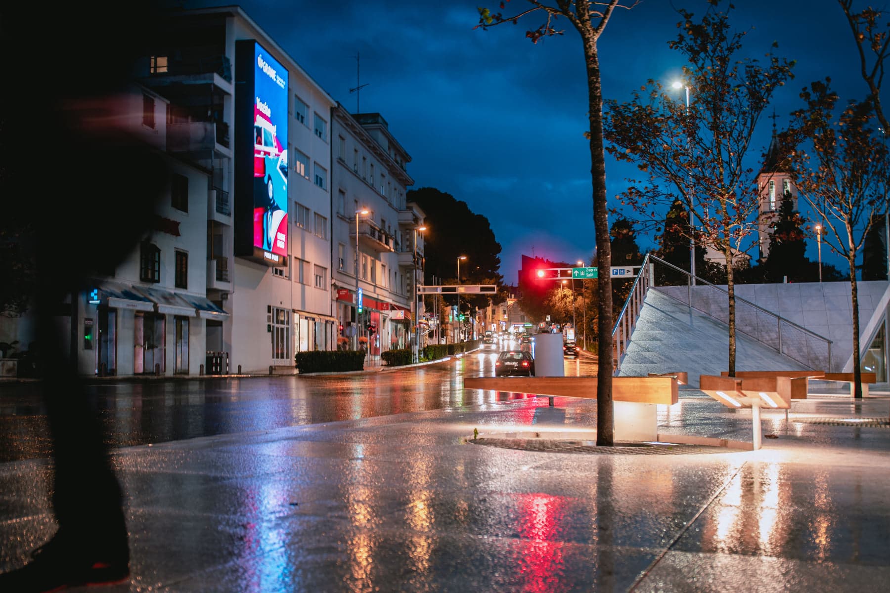 Nevrijeme noćas pogodilo Šibenik: Plavili podrumi, u Zvonimirovoj izbijeni šahtovi, na Žirju grom izazvao požar... 
