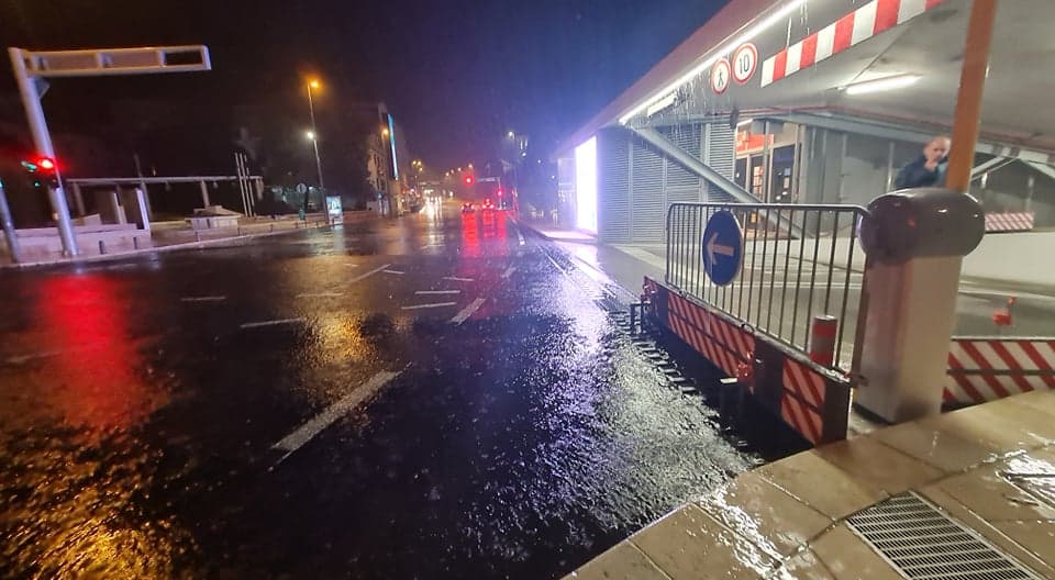 Garaža je ipak otvorena: Neka vas ne zbuni brana na Poljani, za sada poplave nema 