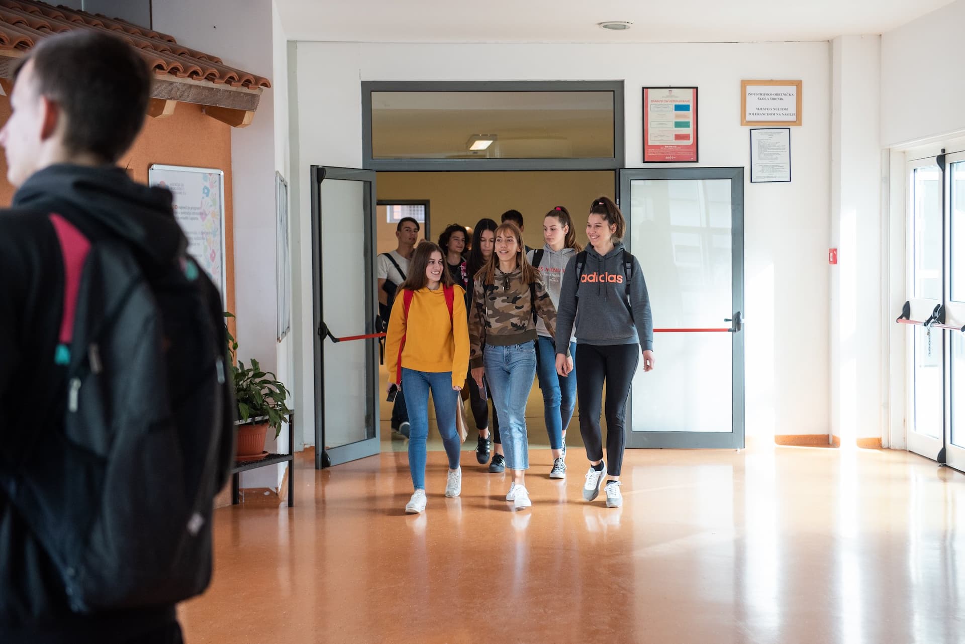 Sva djeca starija od 12 godina morat će imati covid potvrde za ulazak u javne ustanove! 