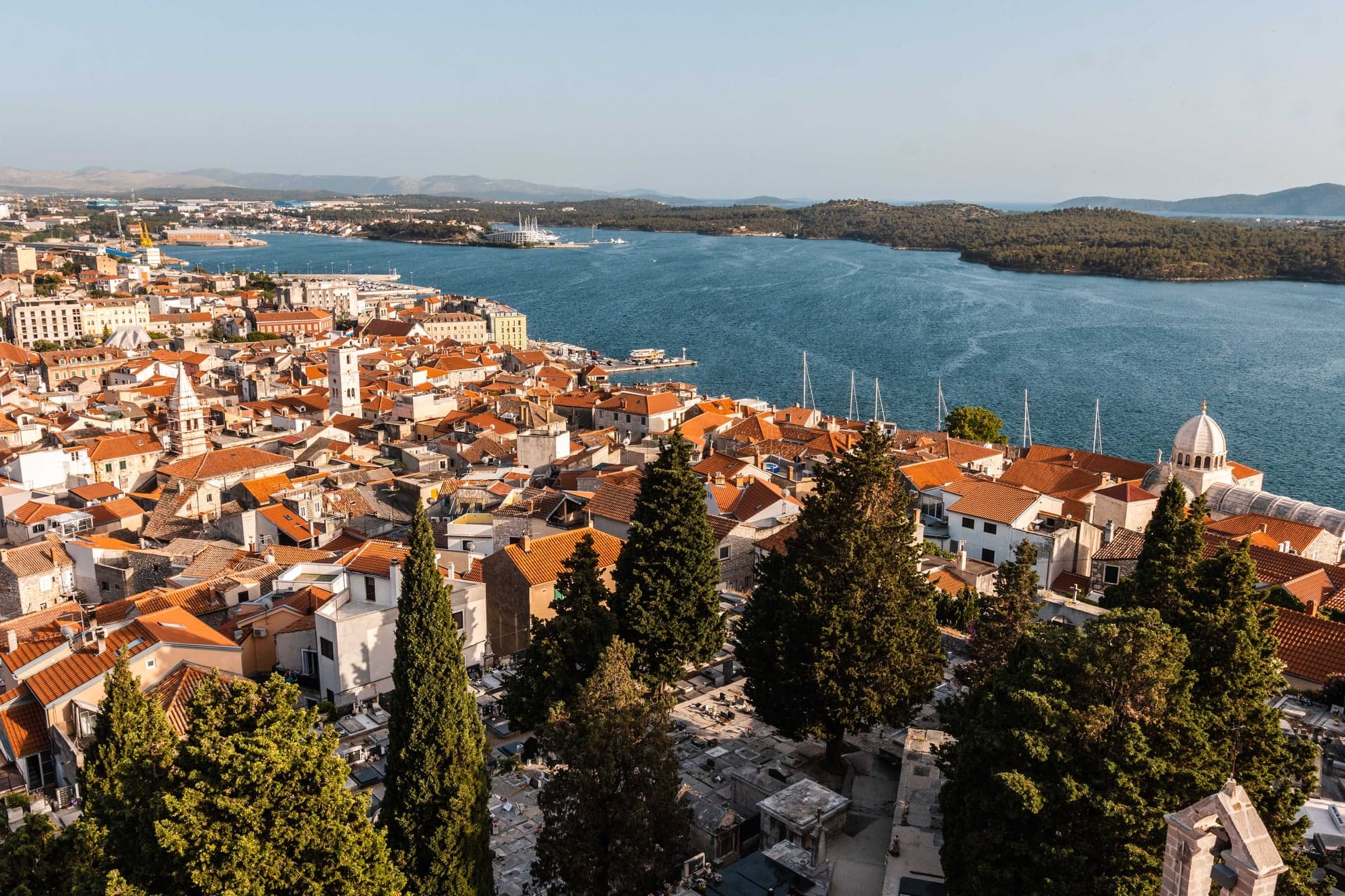Srednjovjekovni Šibenik od drvenih kuća do palača  