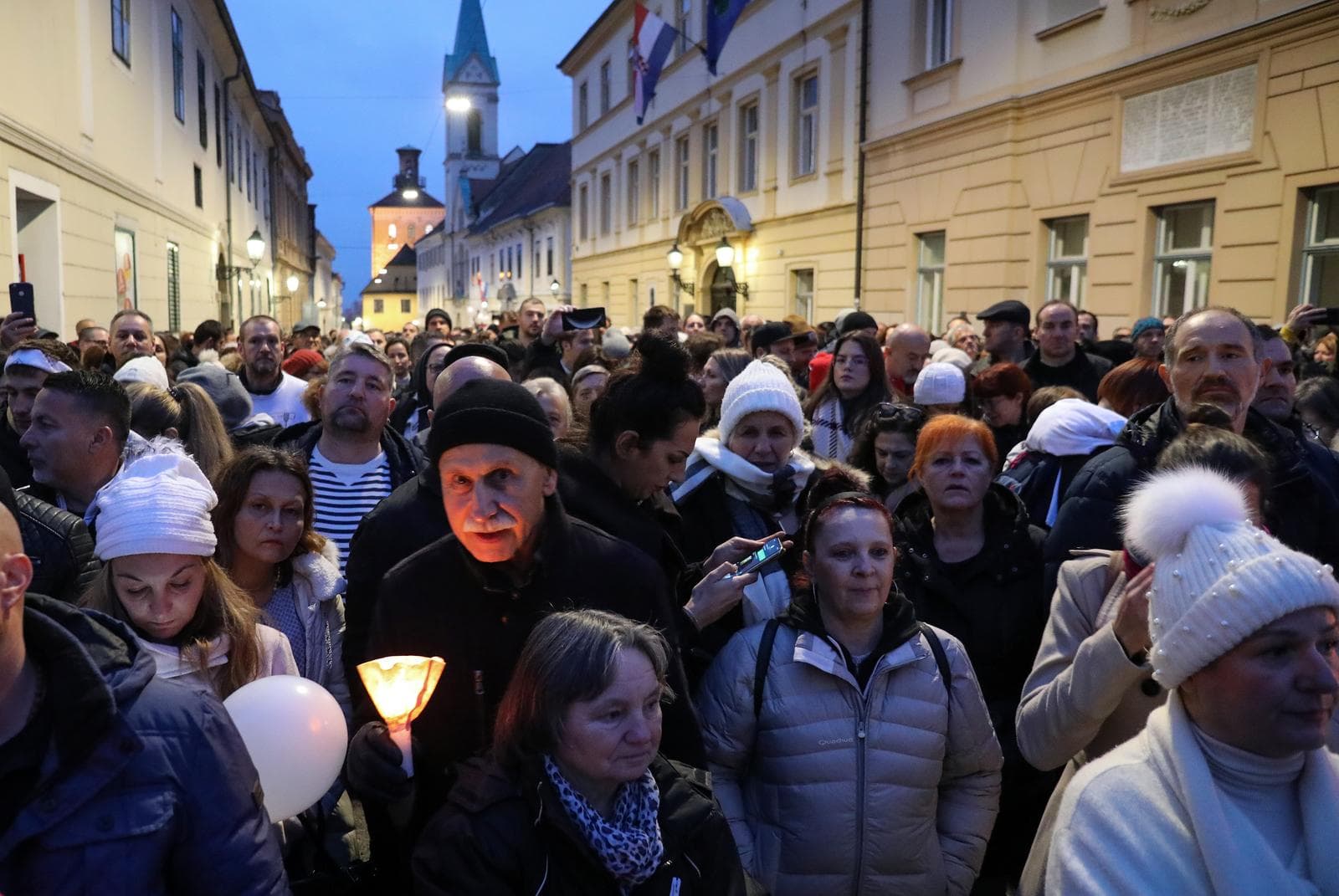 Prosvjedi u Zagrebu i Splitu: Vikalo se 'ZDS', Beroša šalju na robiju, premijeru će ići pred kuću