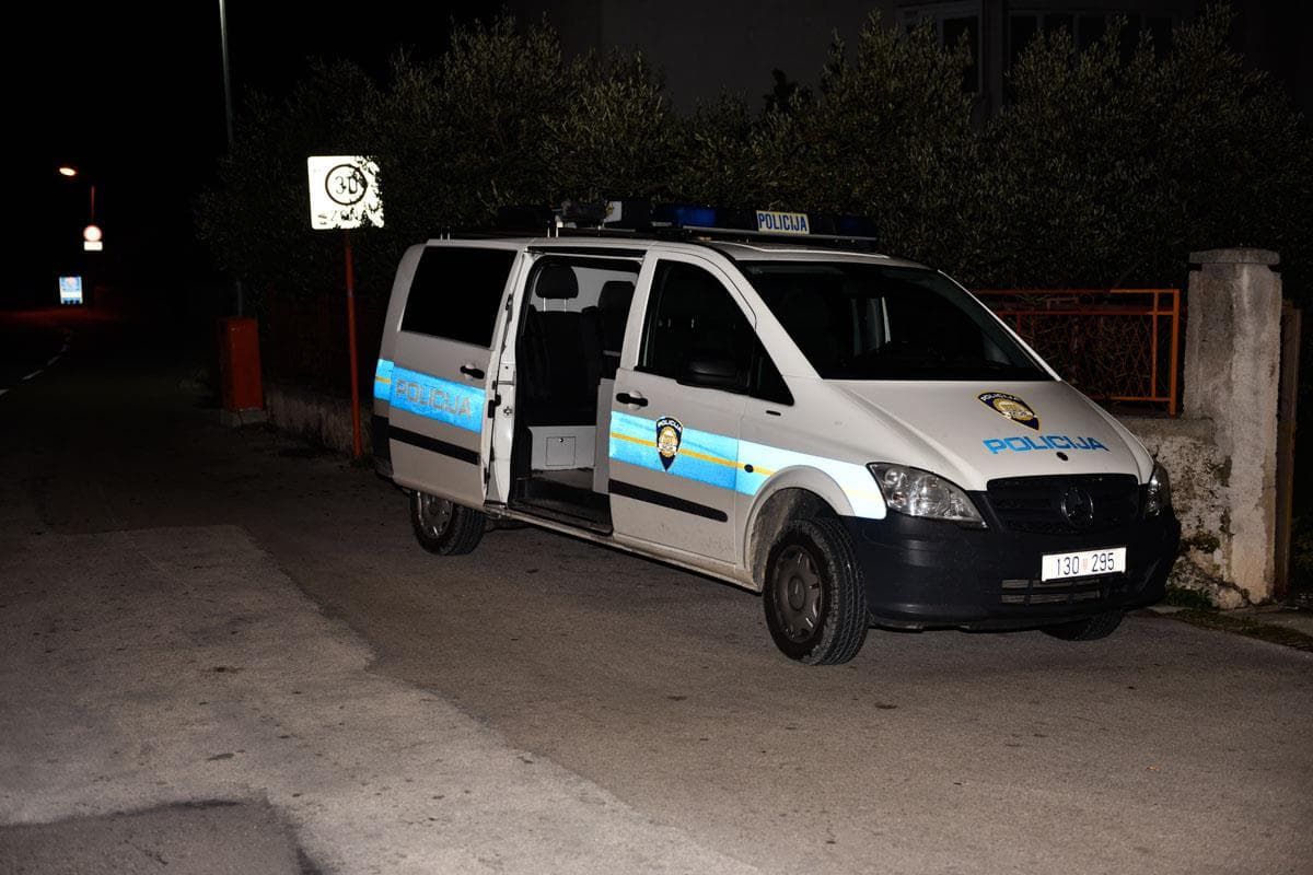 Uhićen 23-godišnjak osumnjičen da je u Zadru nožem ubadao mladića u glavu