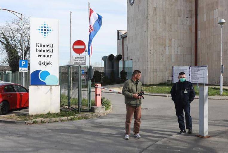 Oglasili se iz KBC Osijek o smrti dvogodišnjeg djeteta pozitivnog na koronavirus 