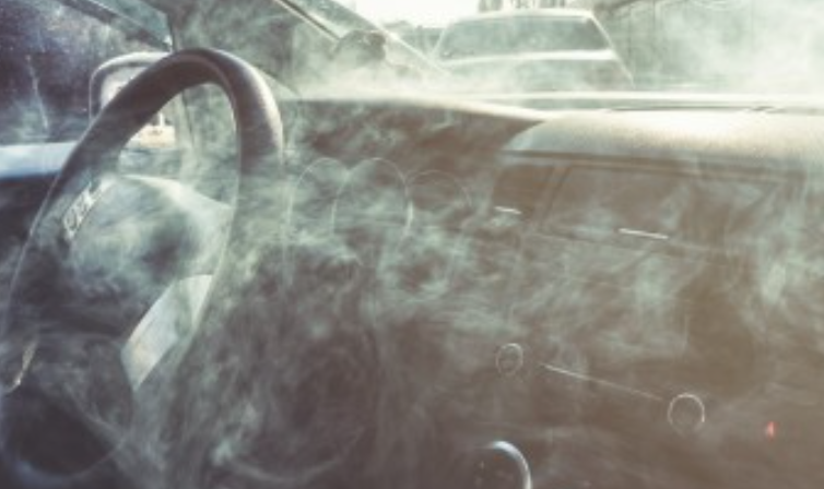 Veliki problem: Kako se riješiti mirisa dima cigareta u automobilu? 