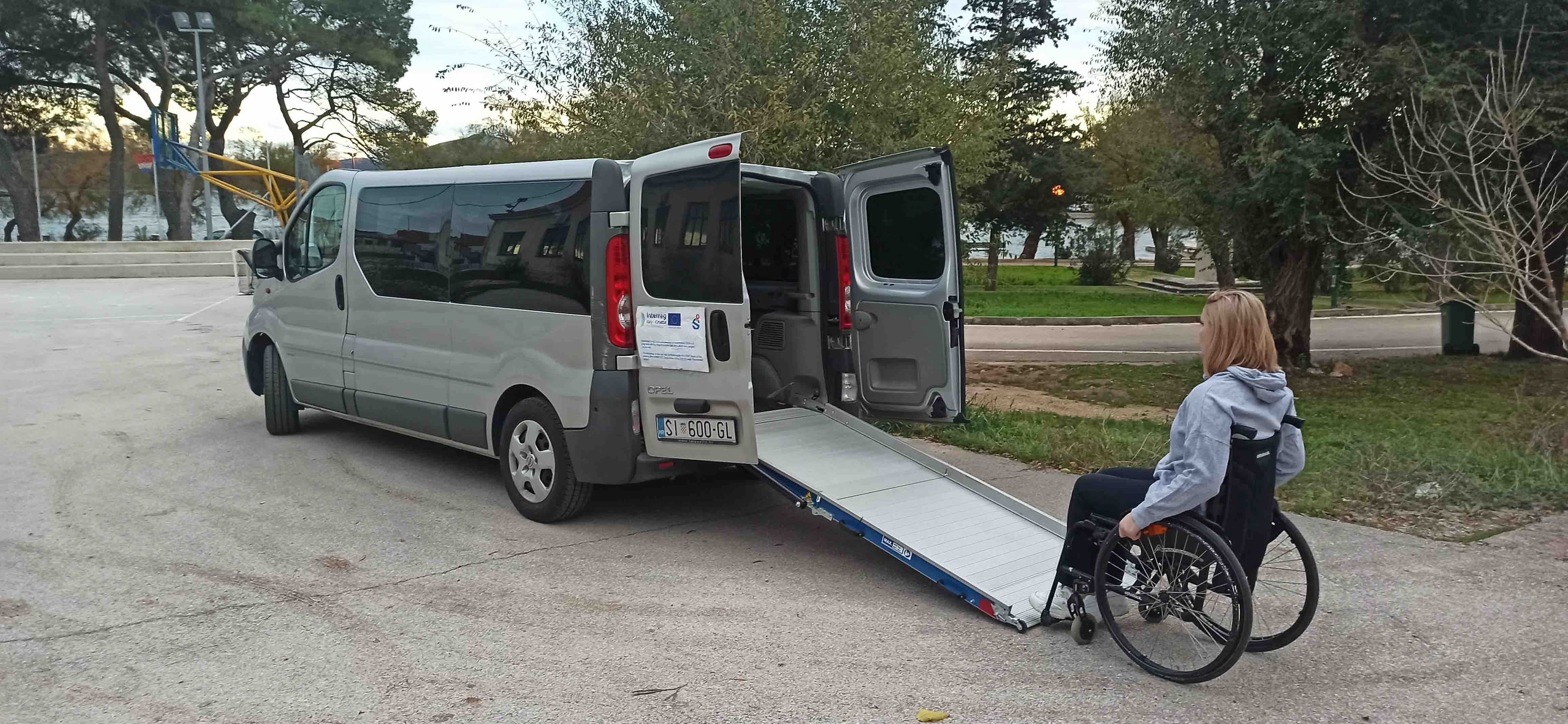U sklopu projekta Tourism4all udruga Aurora osigurala hidrauličnu rampu za prijevoz turista s invaliditetom