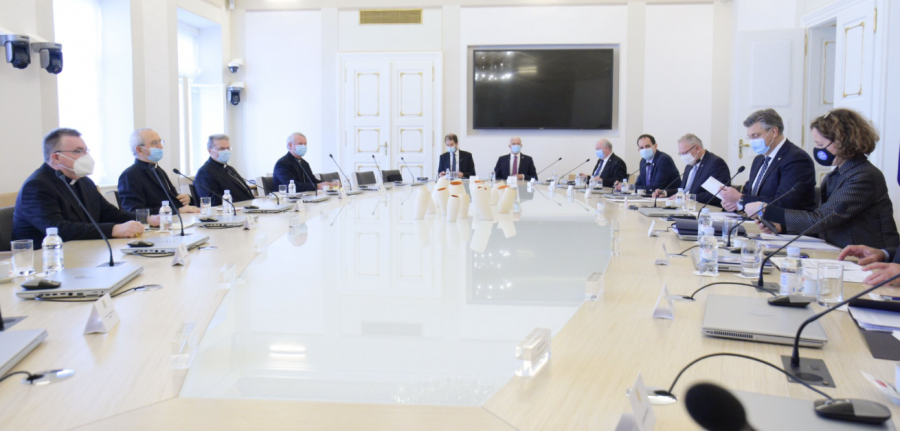 Plenković i biskupi pozvali građane i vjernike na cijepljenje 