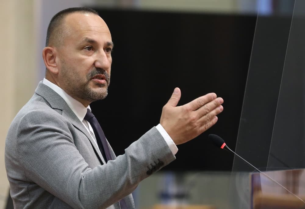 Zekanović kolegama desničarima: 'Cjepivo spašava, zbog vas ljudi idu na respiratore'