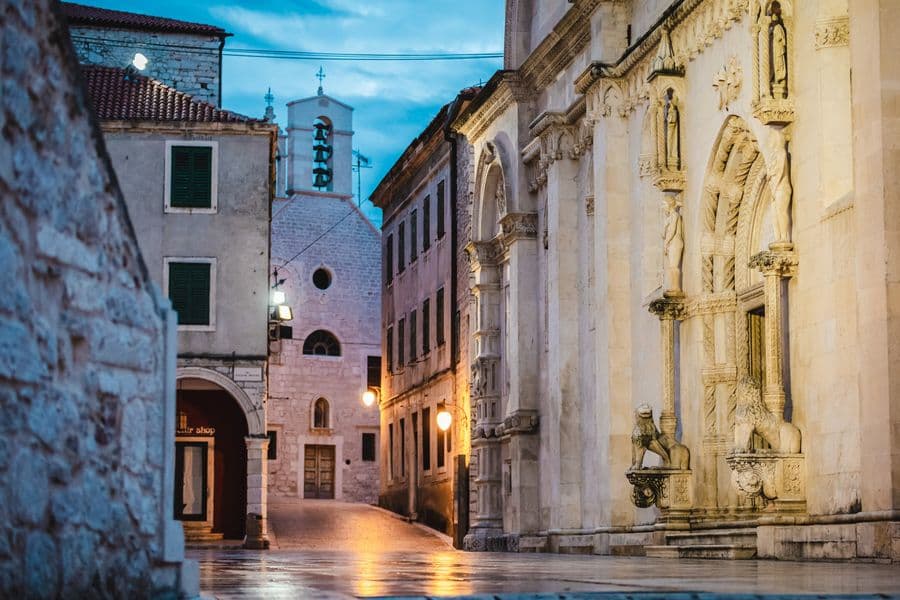 'Božićne užance' posljednja su ovogodišnja tematska šetnja s vodičima: Uživajte u điru po gradu uz zanimljive priče   