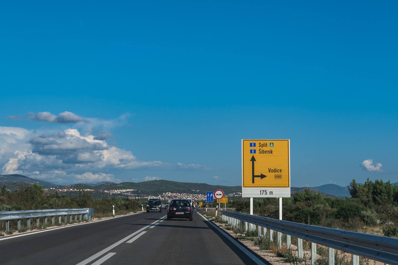 Bura jutros stvara probleme u prometu: Posebno kritično na dijelu Jadranske magistrale 