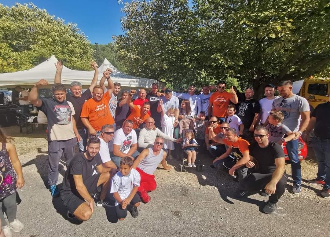 Udružili se ljubitelji fićeka, VW-a, Vespi i udruga Ši Meet: Na Badnjak u Šibeniku organiziraju humanitarnu akciju za Kiaru 