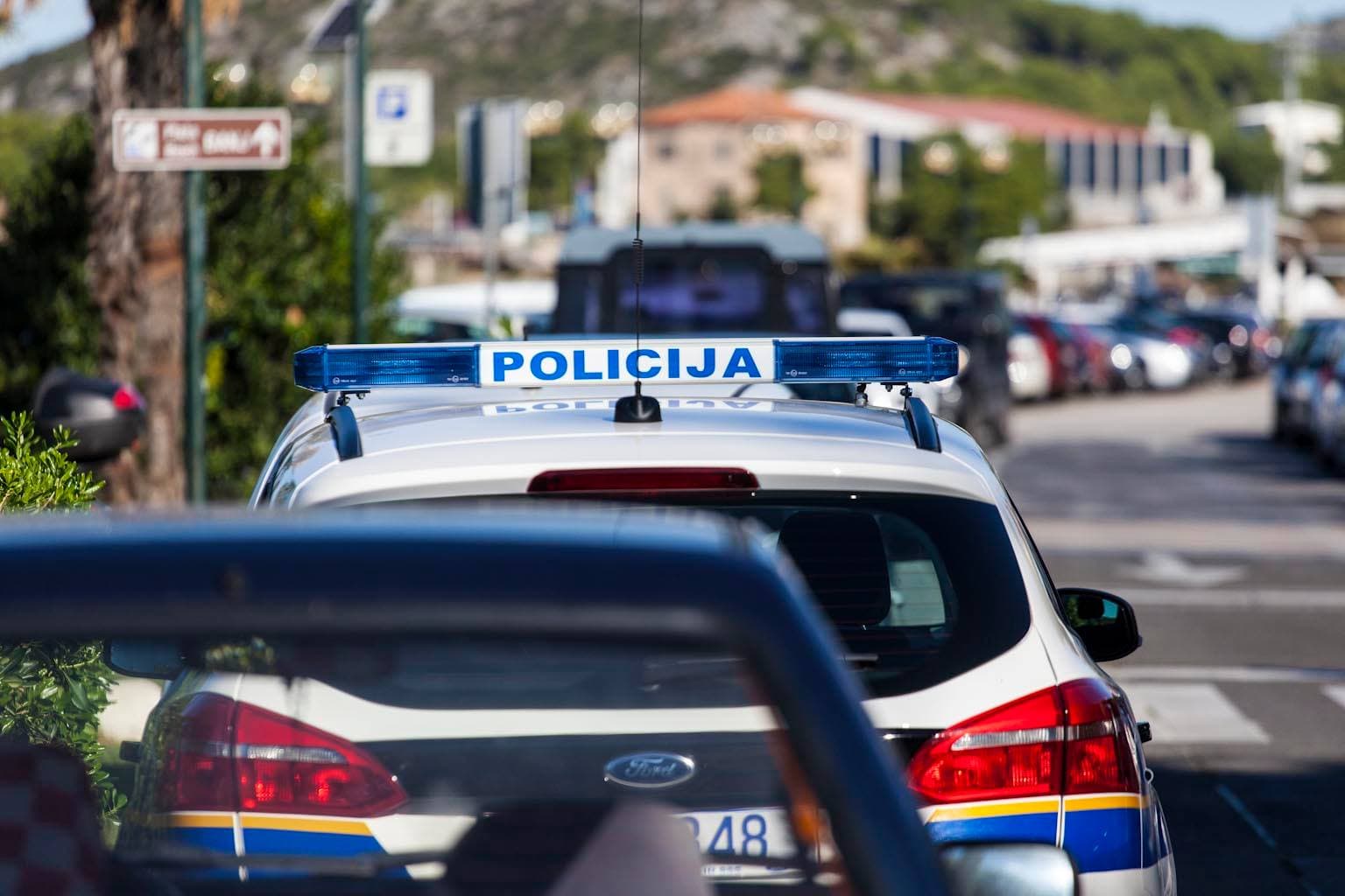 Motociklist (18) teško ozlijeđen nakon što mu je jučer u Šibeniku prednost oduzeo vozač Dacie (21)  